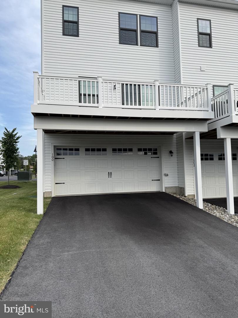 100 Arcadia Way Property Photo 2
