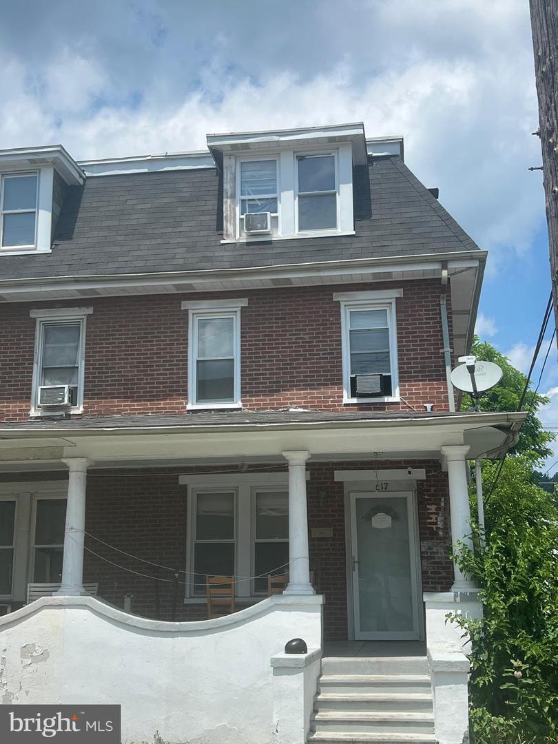 617 Belmont St Property Photo 1