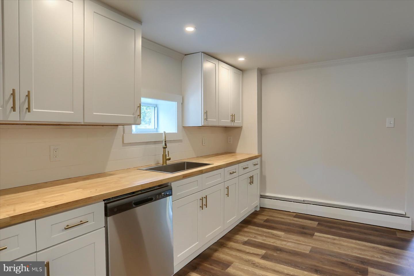 907 George St Property Photo 12