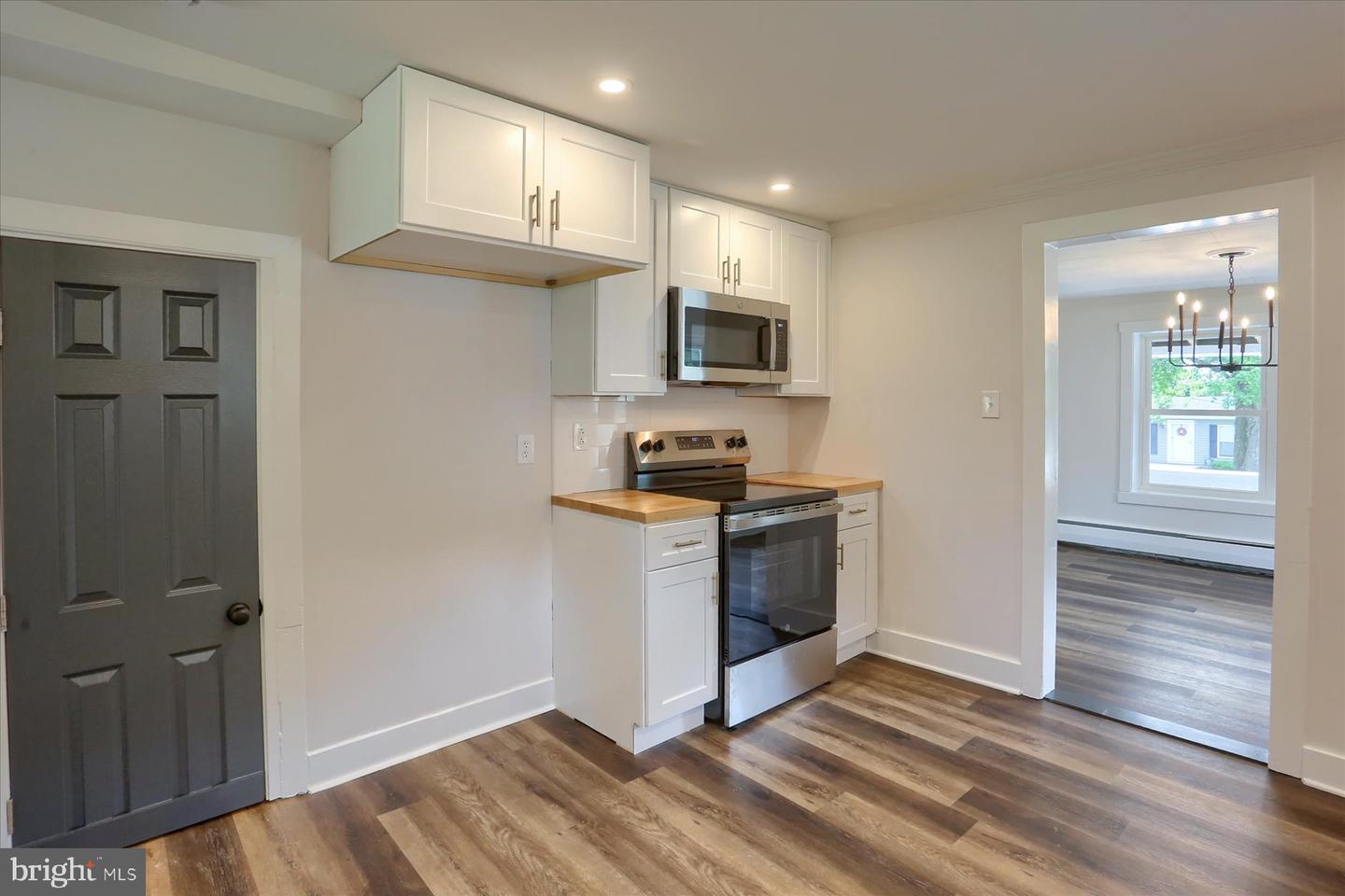 907 George St Property Photo 13