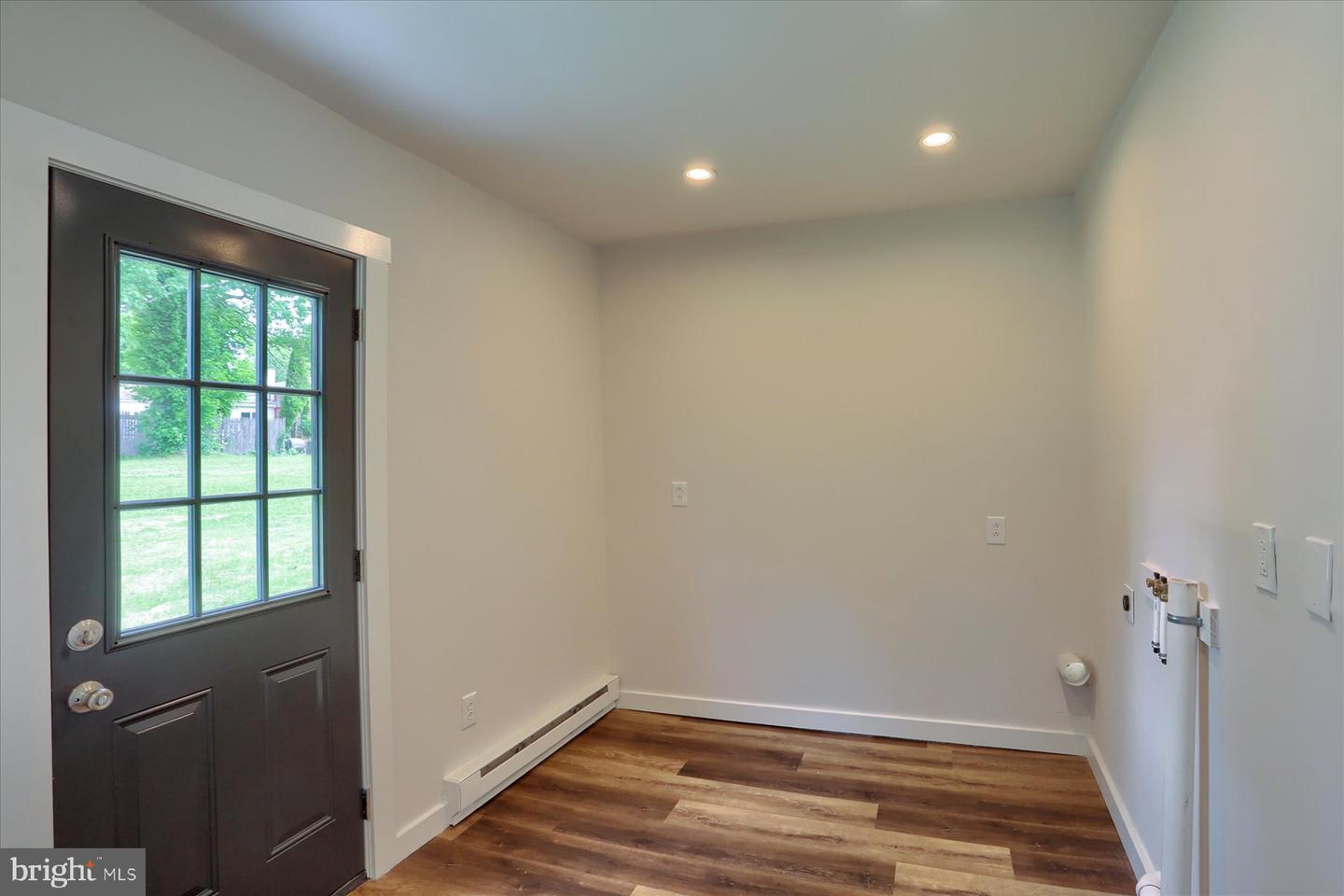 907 George St Property Photo 14