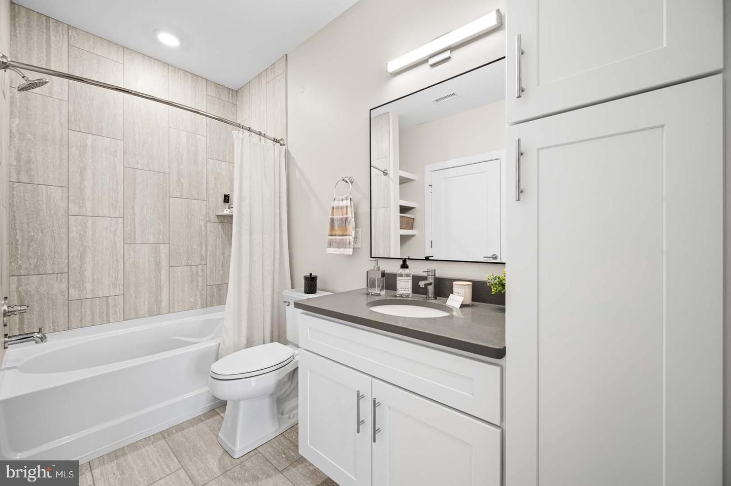 703 Rice Blvd #103 Property Photo 8