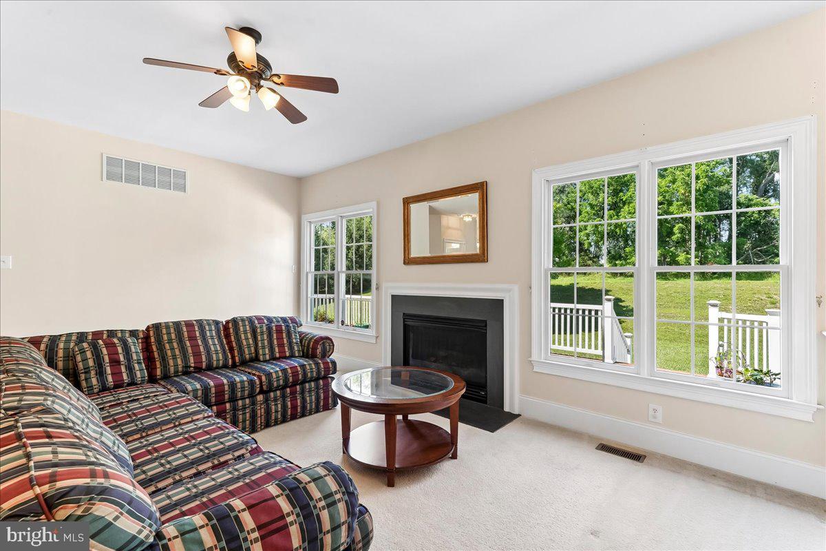 609 Winston Ln Property Photo 6