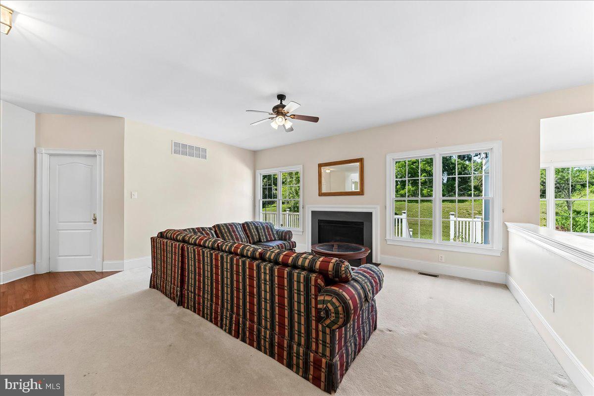 609 Winston Ln Property Photo 7