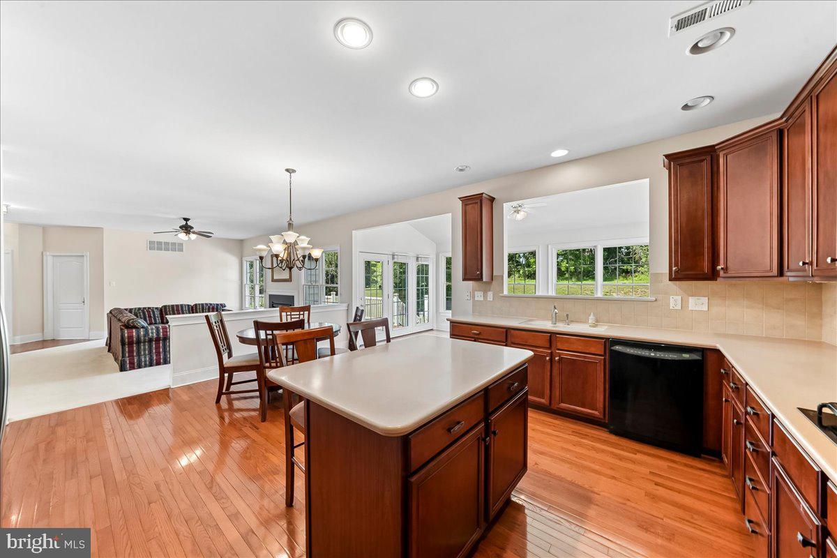 609 Winston Ln Property Photo 12