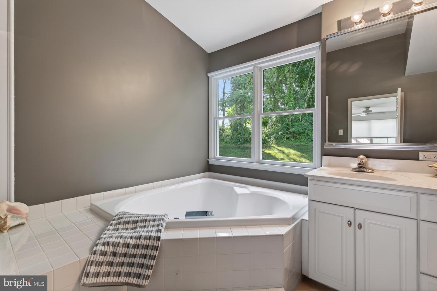 1361 Wooded Knls Property Photo 43
