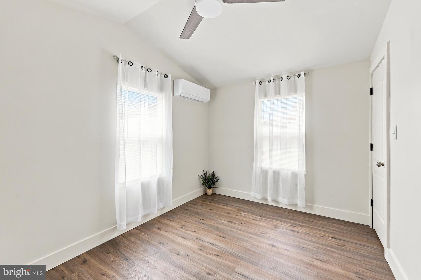 864 Buttonwood Ave Property Photo 11