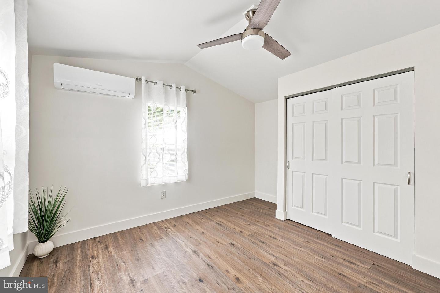 864 Buttonwood Ave Property Photo 12