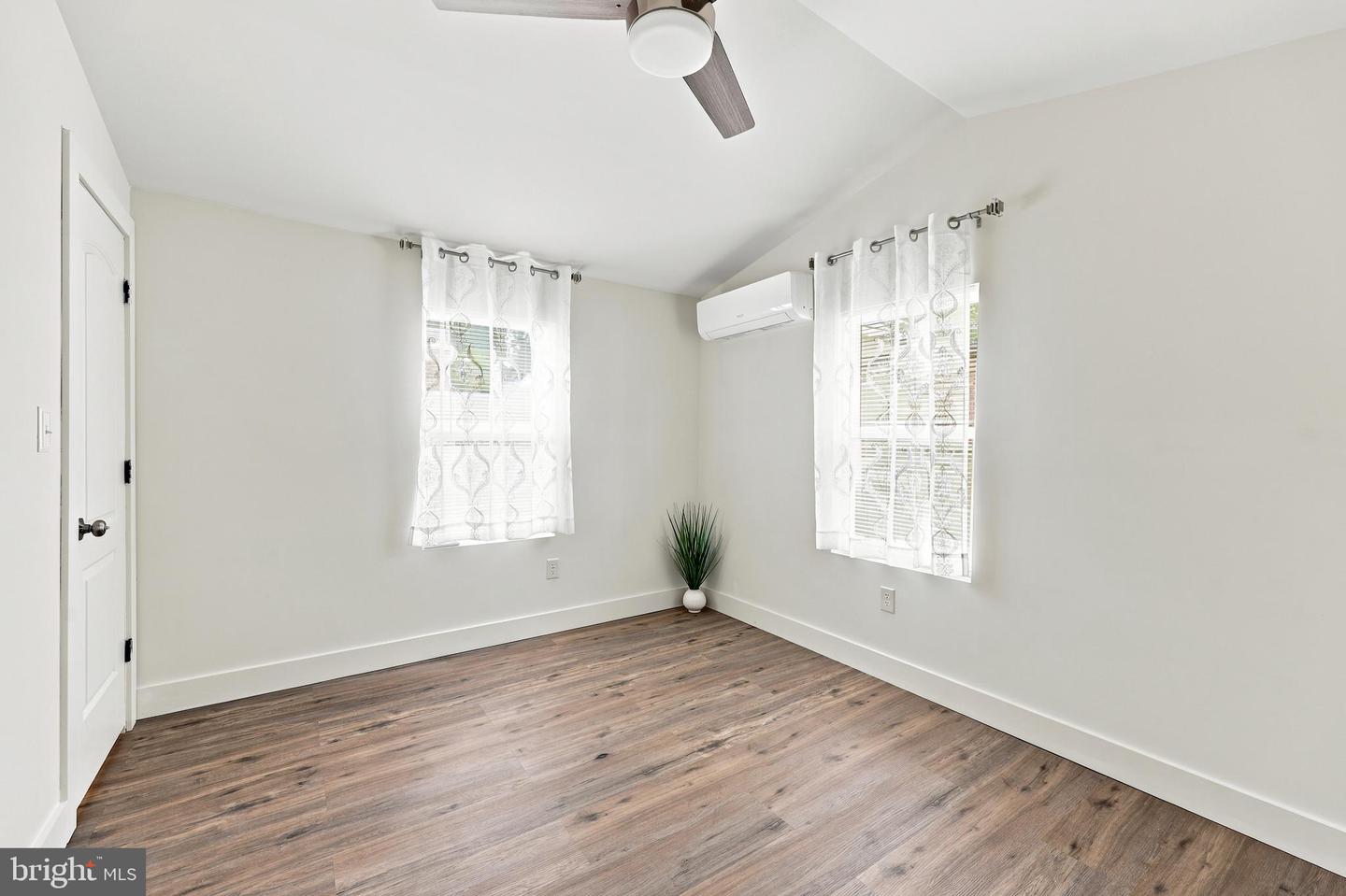 864 Buttonwood Ave Property Photo 13