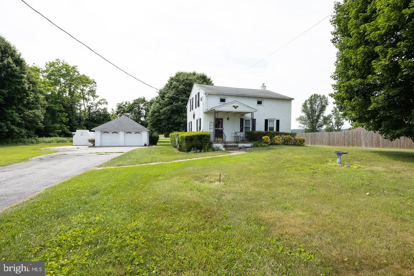 3040 Manor Rd Property Photo 1