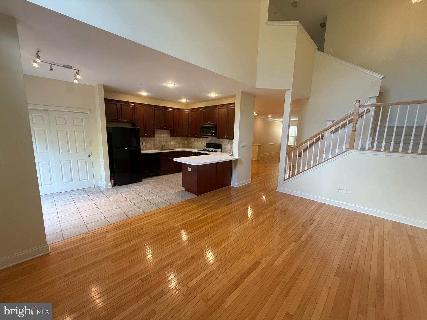 179 Mountain Dr Property Photo 8