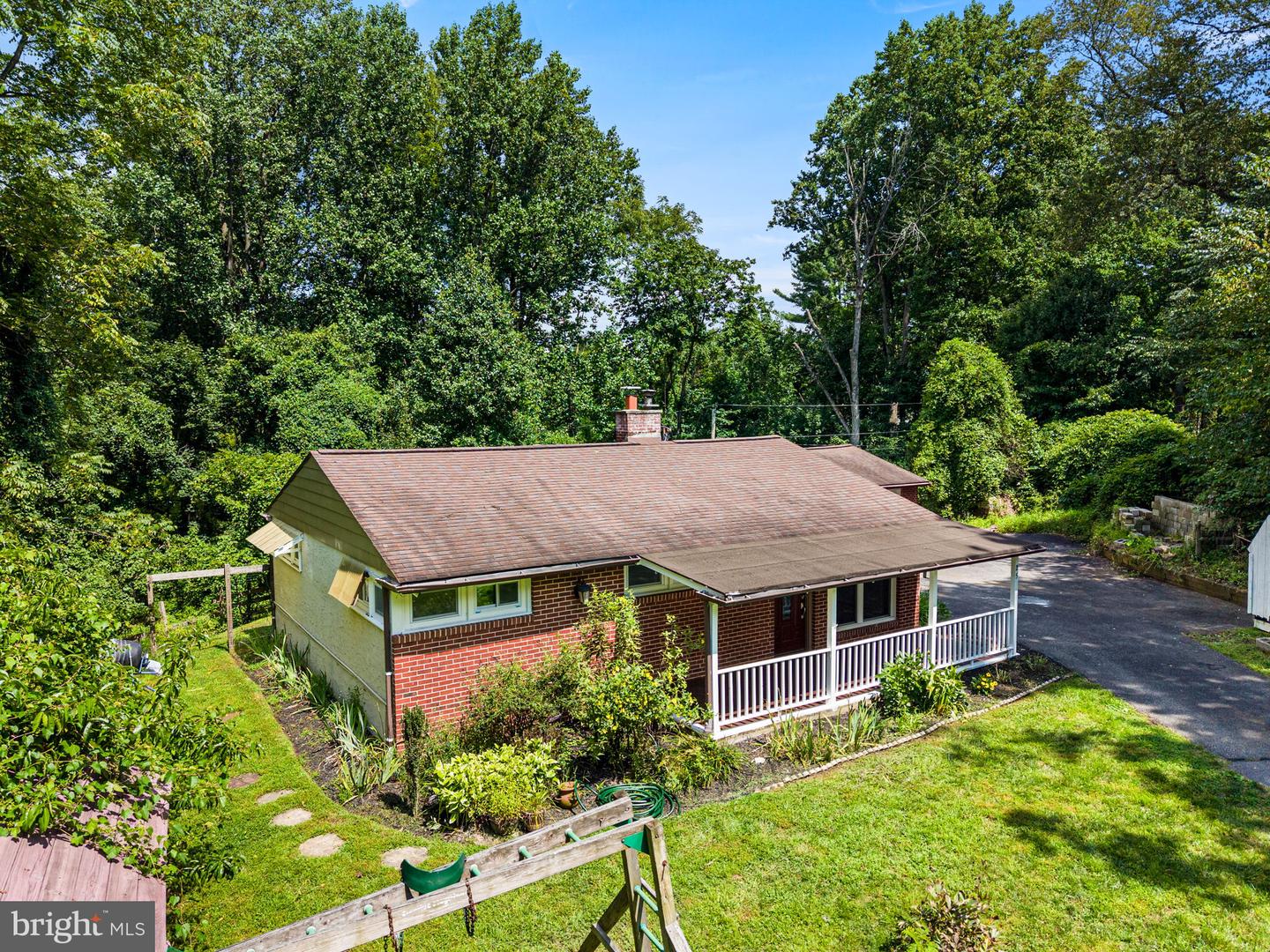25 E PENNSBURY WAY Property Photo 1