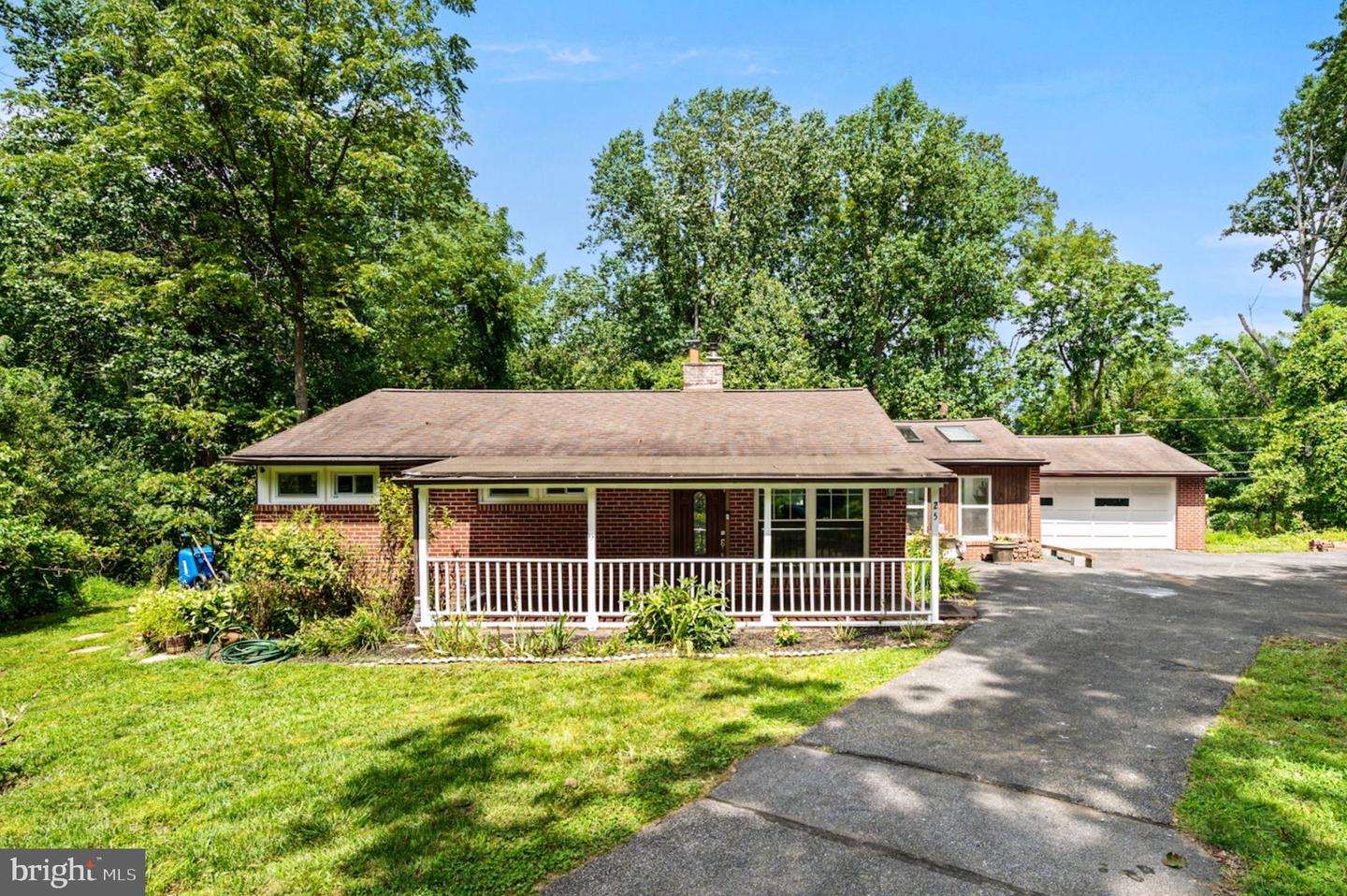 25 E Pennsbury Way Property Photo 1