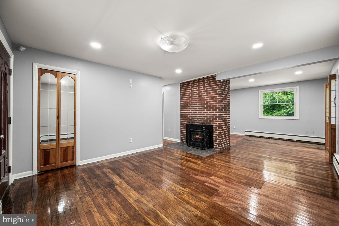 25 E Pennsbury Way Property Photo 5