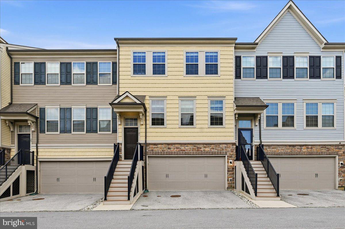 21 EAGLE LN