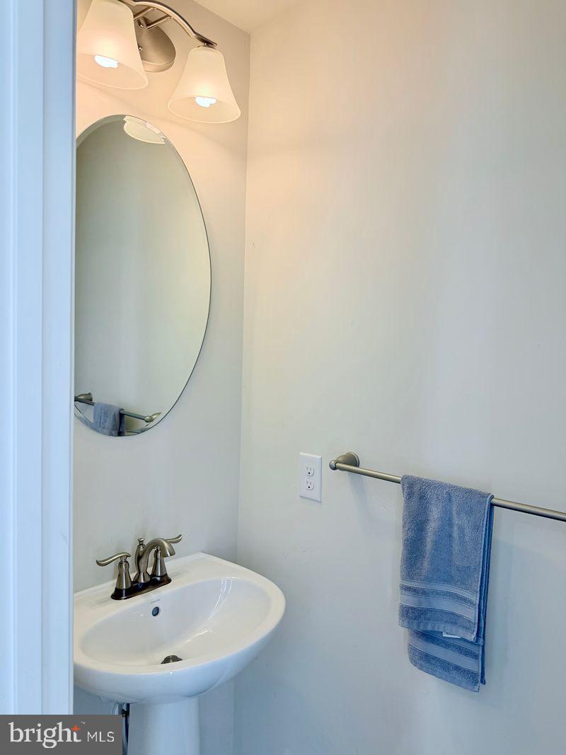 215 Quarry Point Rd Property Photo 5
