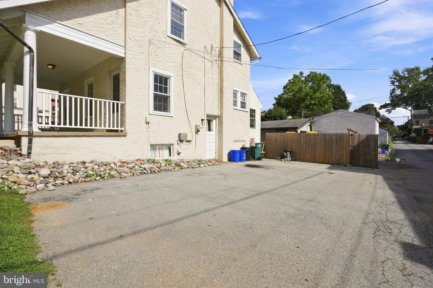 316 W Market St Property Photo 1