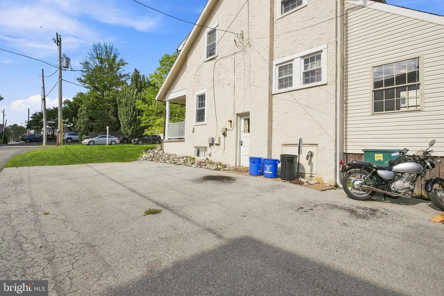 316 W Market St Property Photo 2