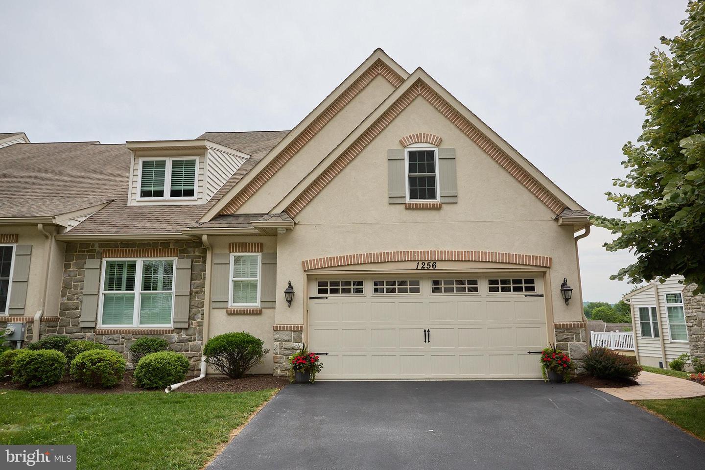 1256 S Red Maple Way Property Photo 1