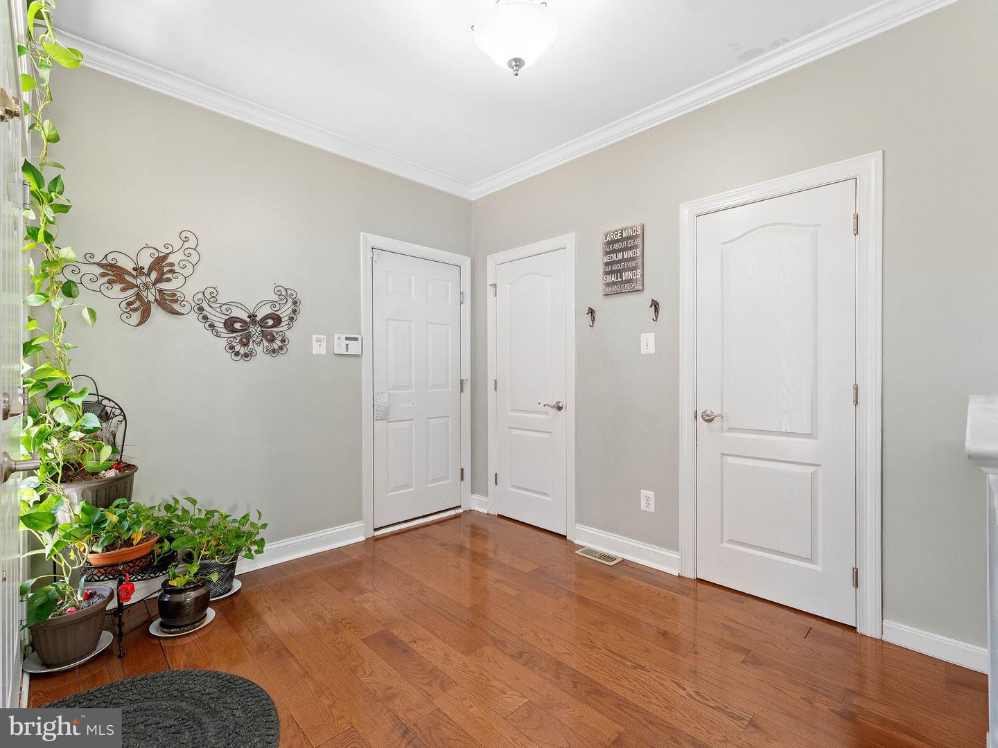 1214 Derry Ln Property Photo 5