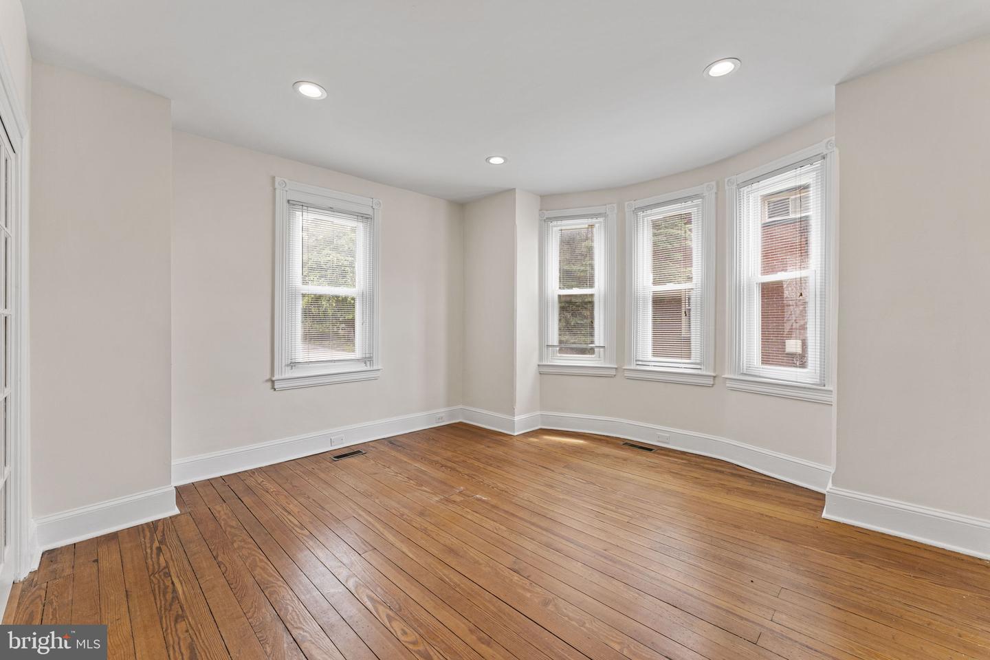 116 E King St Property Photo 9