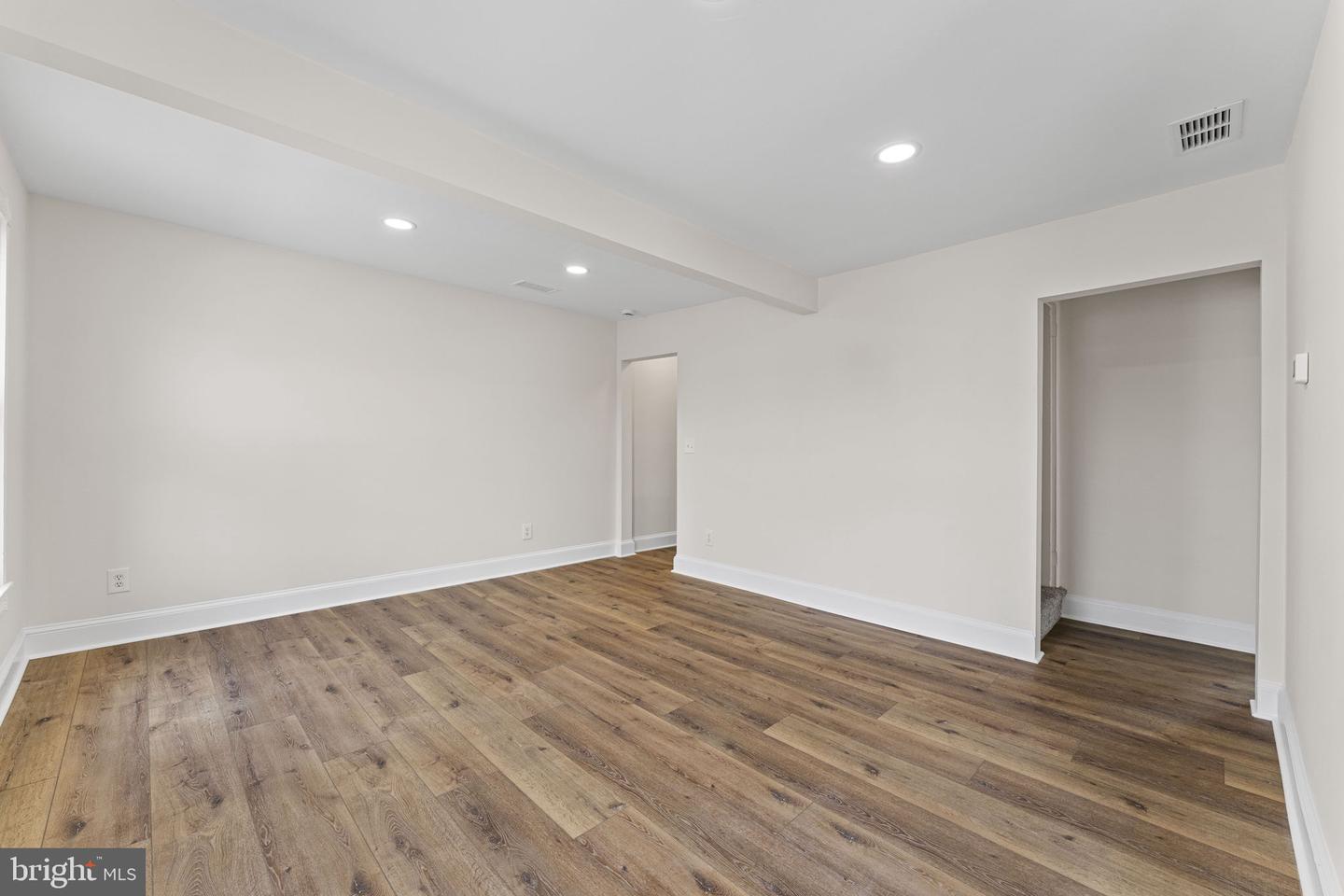 116 E King St Property Photo 7