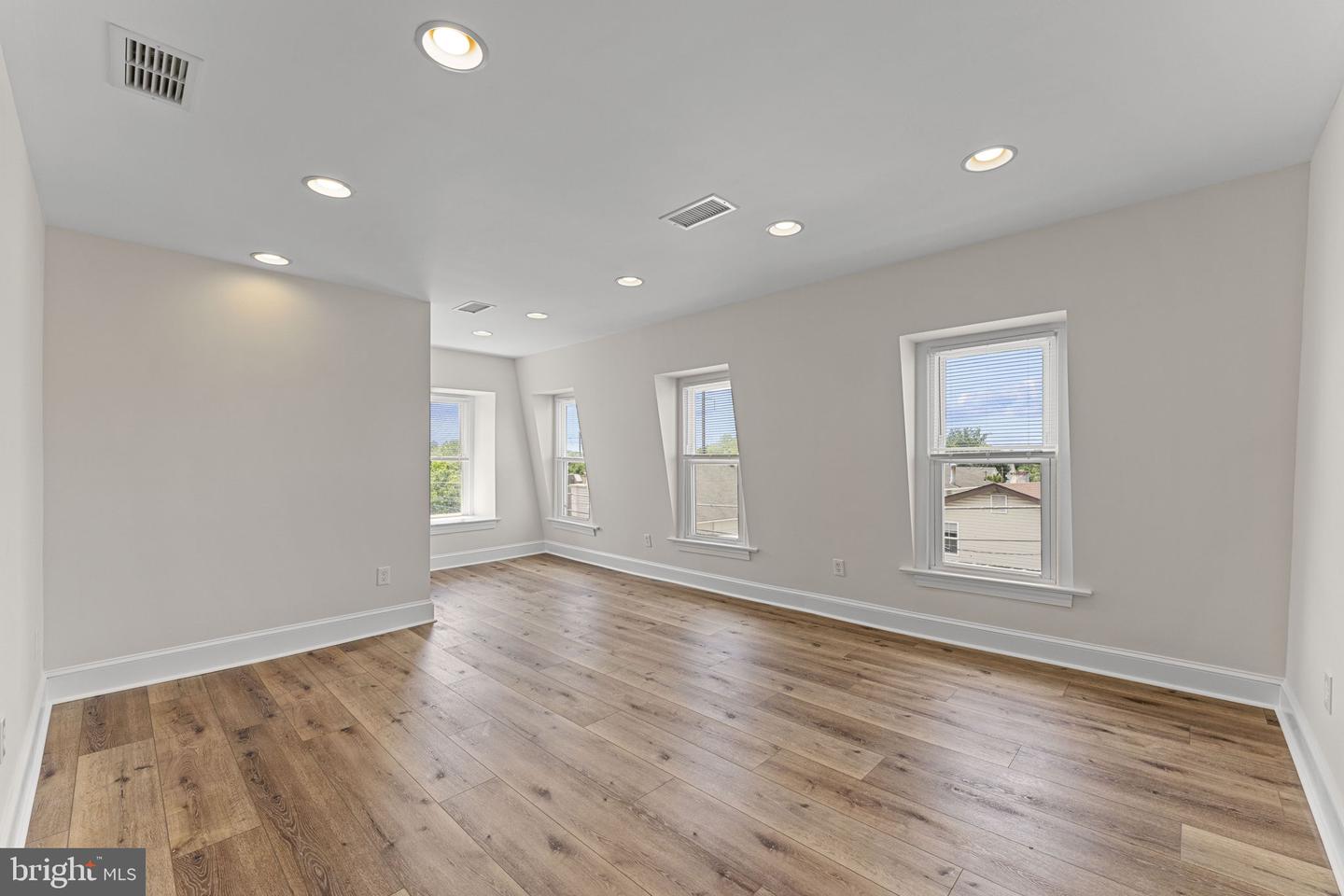 116 E King St Property Photo 17
