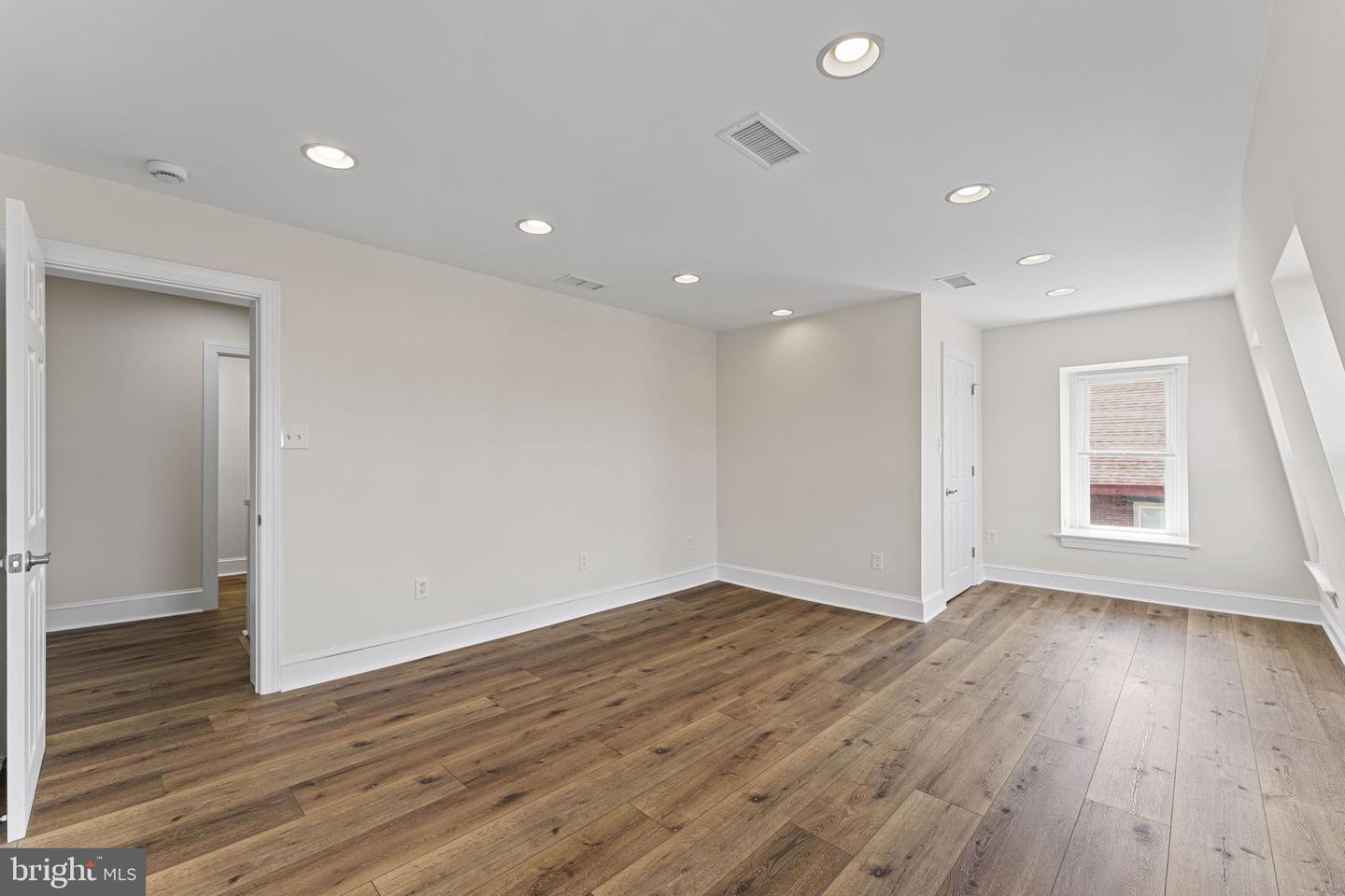 116 E King St Property Photo 18