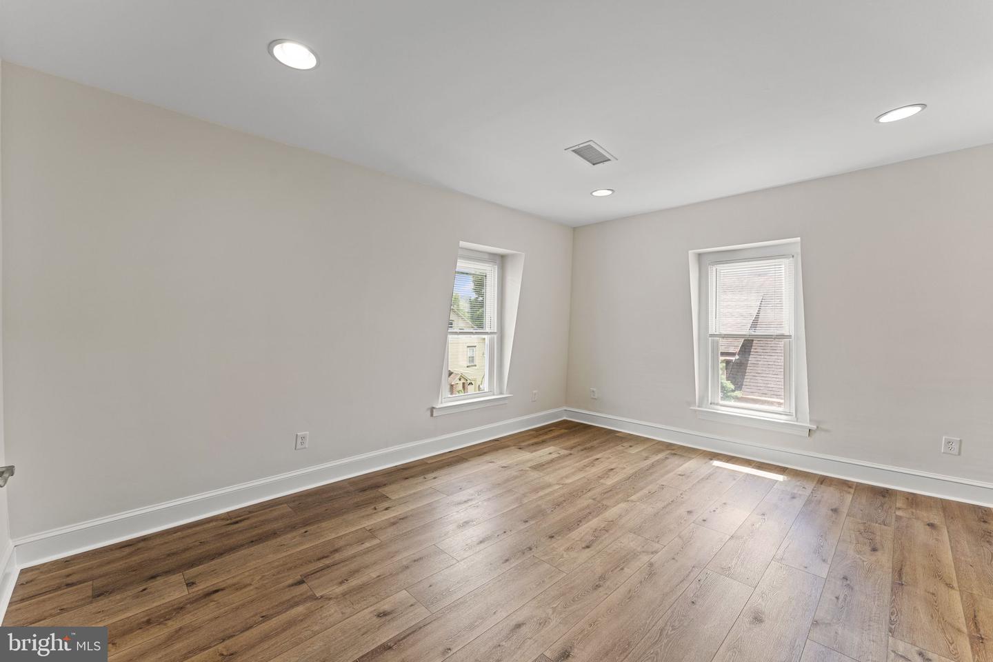 116 E King St Property Photo 19
