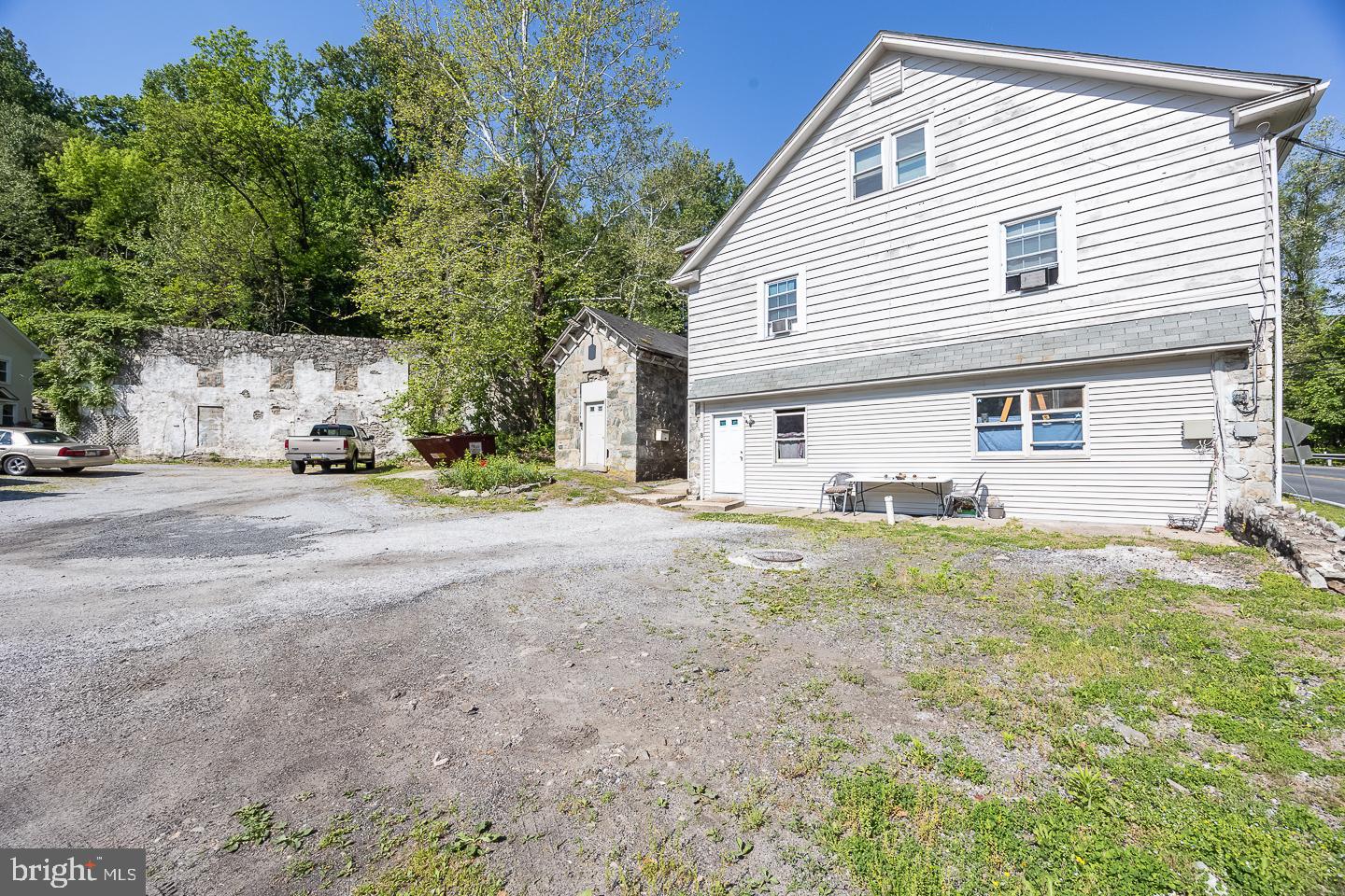 1002 Bondsville Rd Property Photo 4