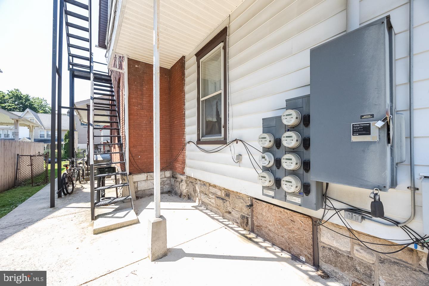 553 E Chestnut St Property Photo 8