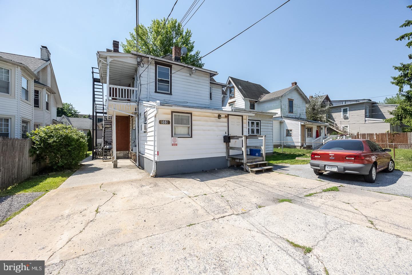 553 E Chestnut St Property Photo 9