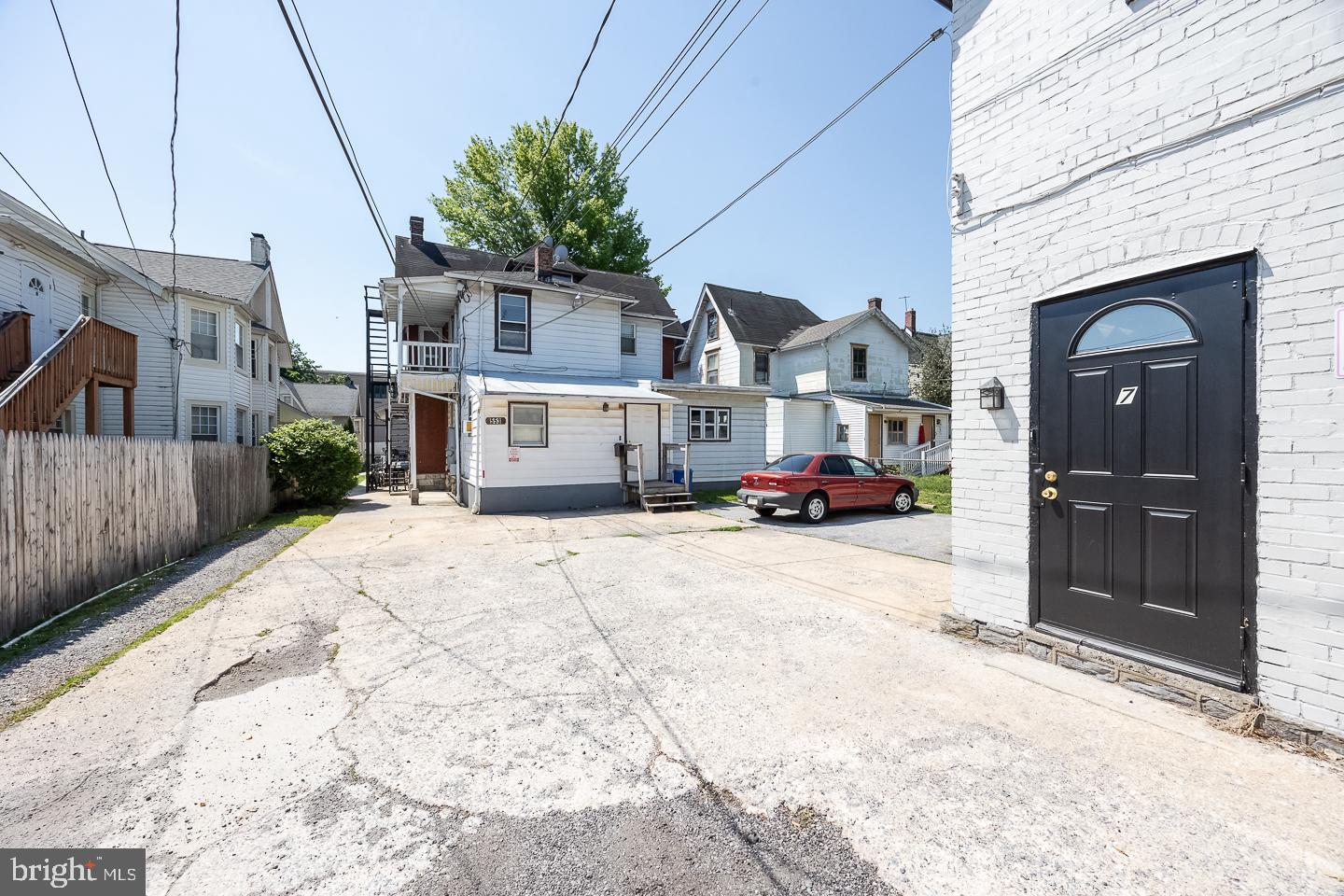 553 E Chestnut St Property Photo 11