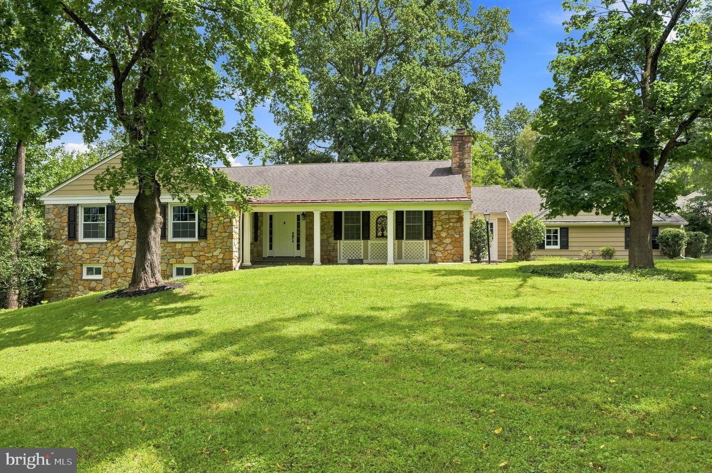 905 Newtown Rd Property Photo 2
