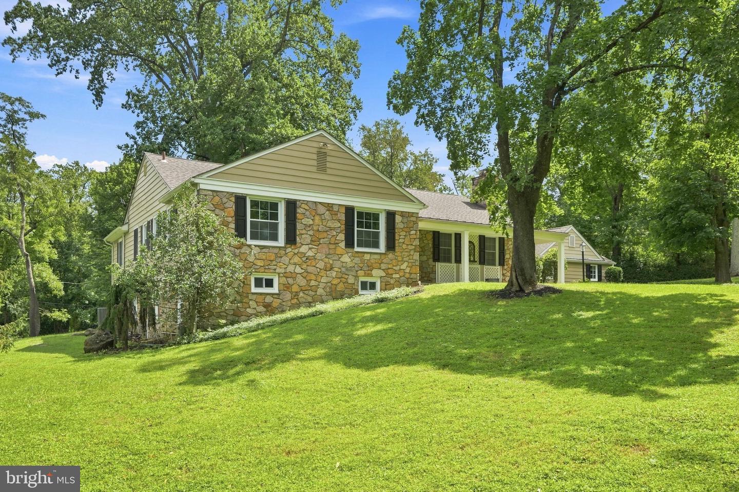 905 Newtown Rd Property Photo 4