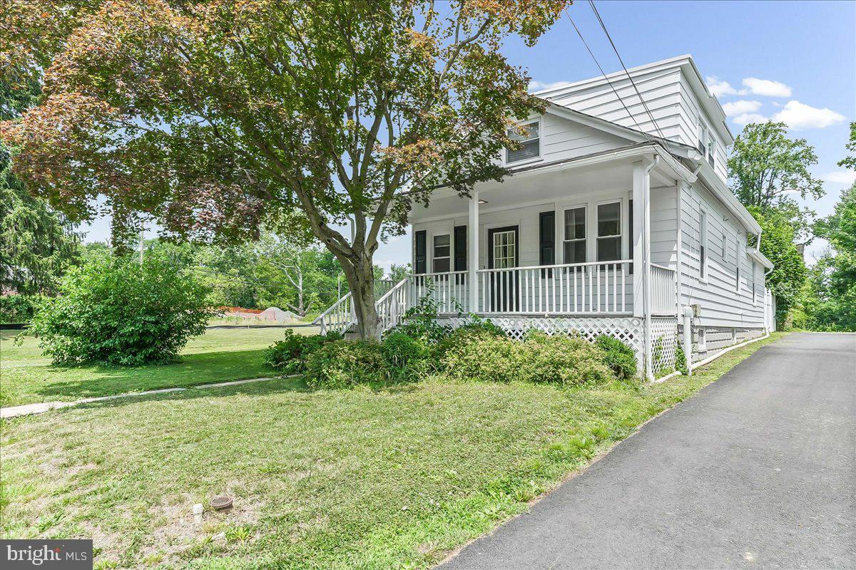1019 Riverside Dr Property Photo 1