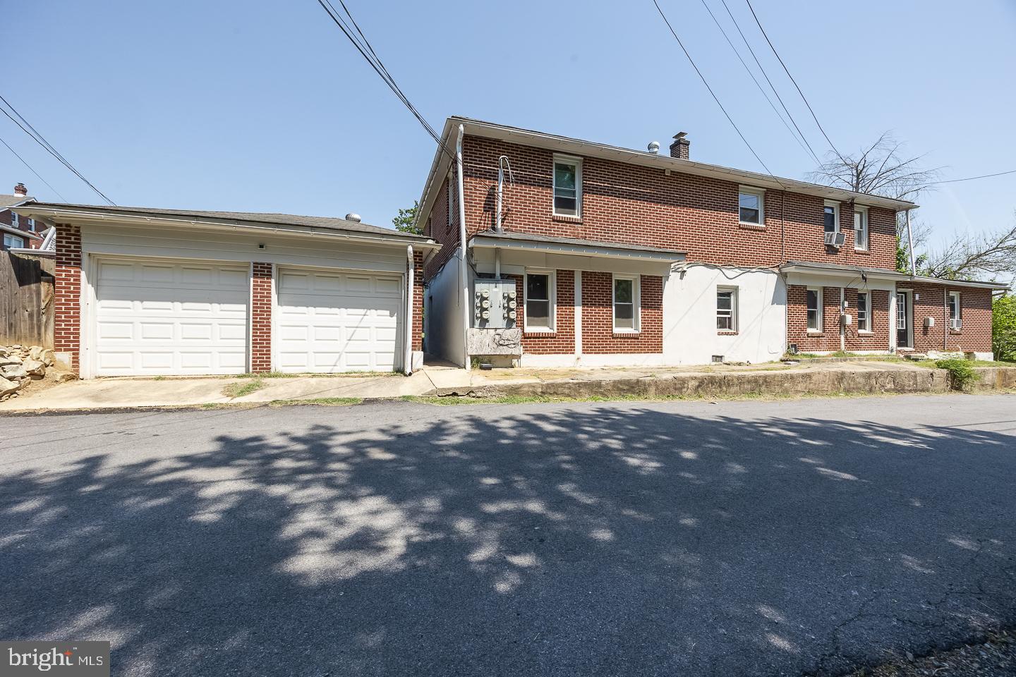386 Madison St Property Photo 12