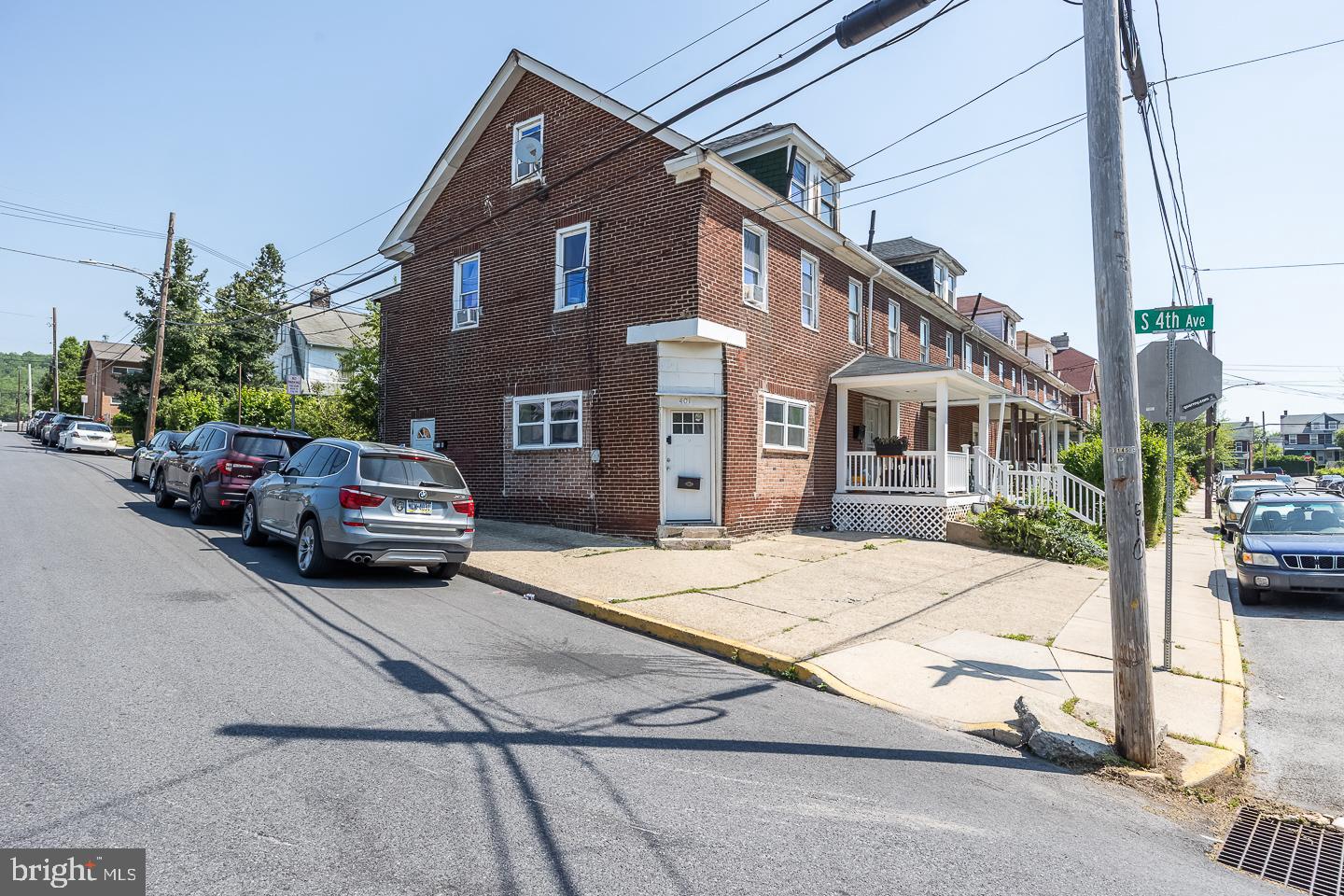 401 MAPLE AVE Property Photo 1