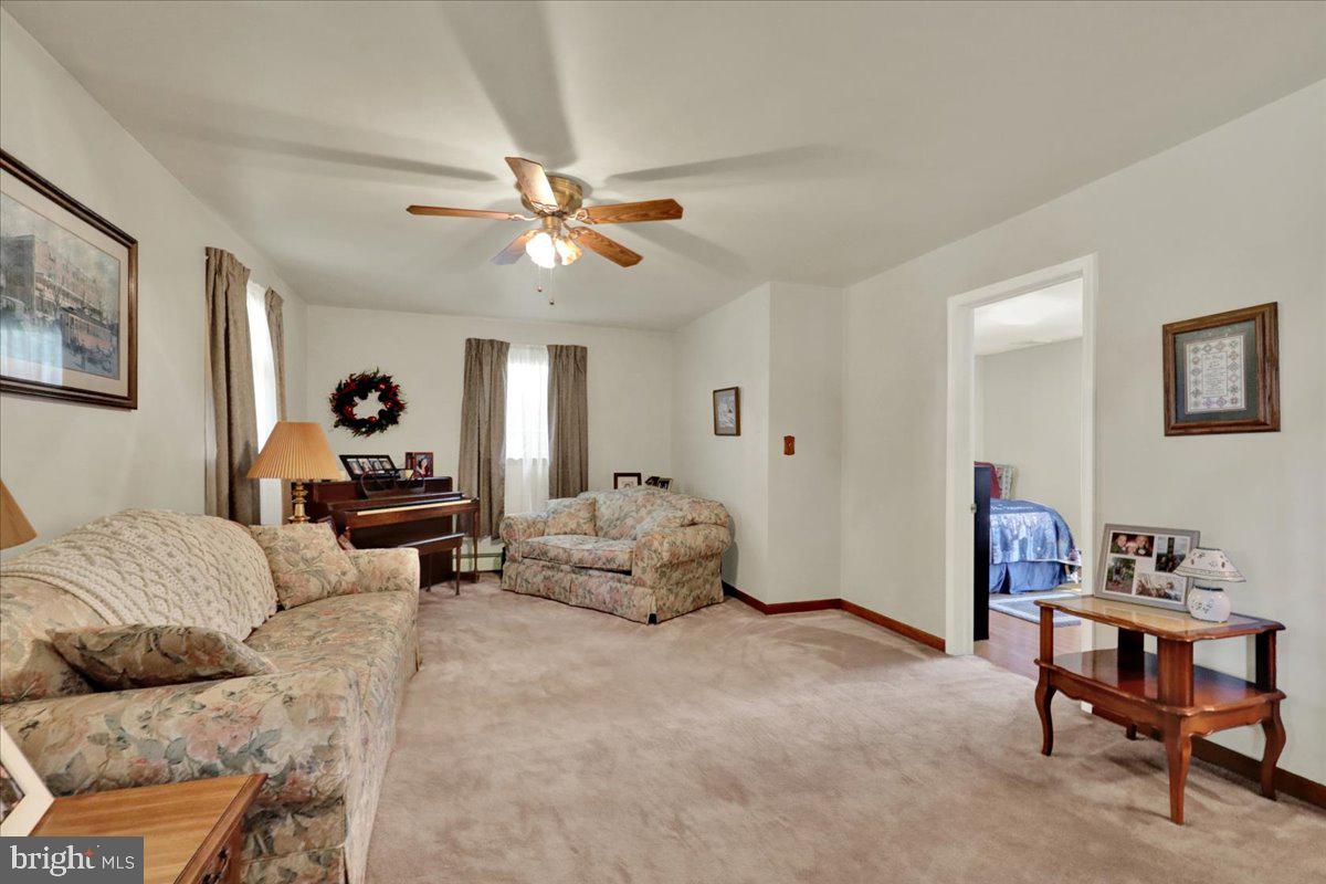 1170 N Manor Rd Property Photo 3