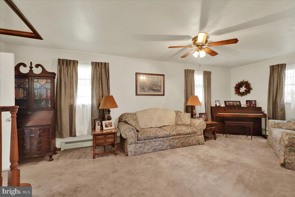 1170 N Manor Rd Property Photo 4