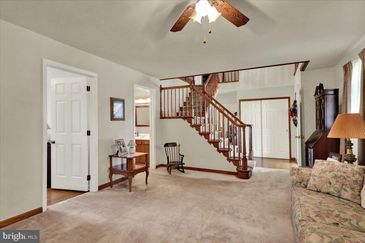1170 N Manor Rd Property Photo 5