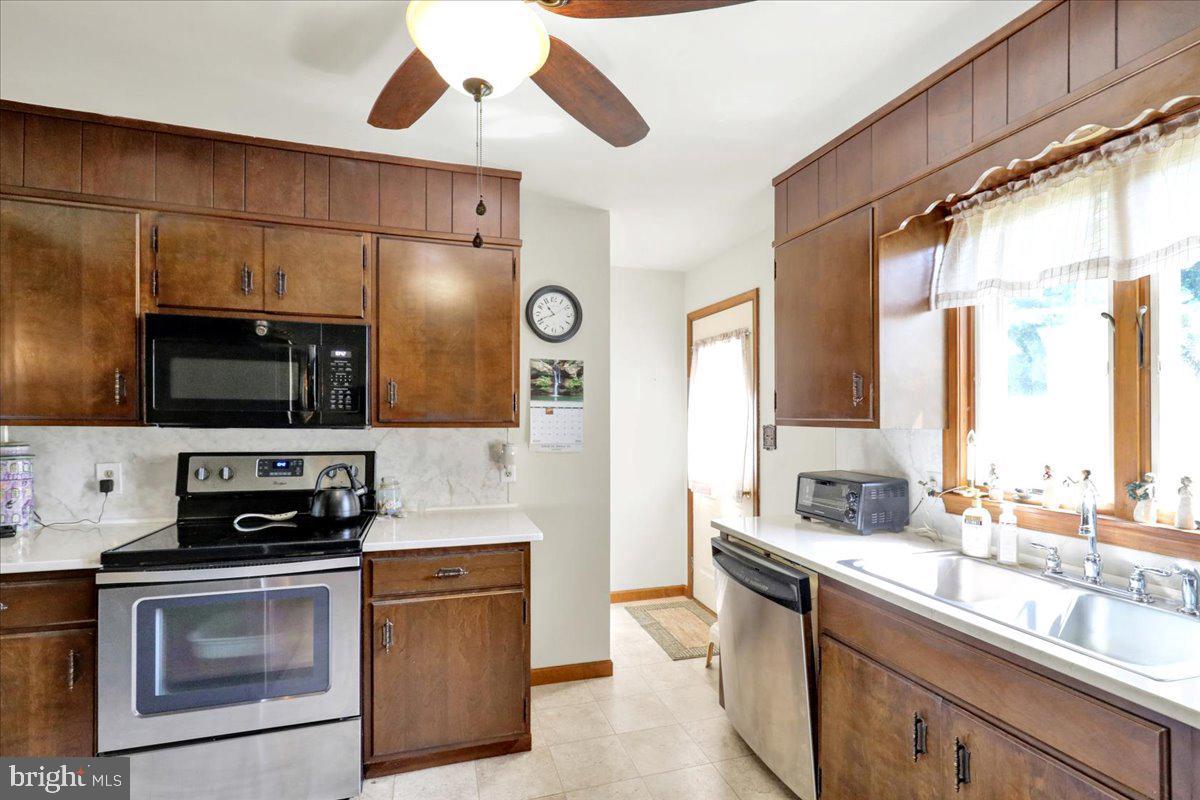 1170 N Manor Rd Property Photo 12