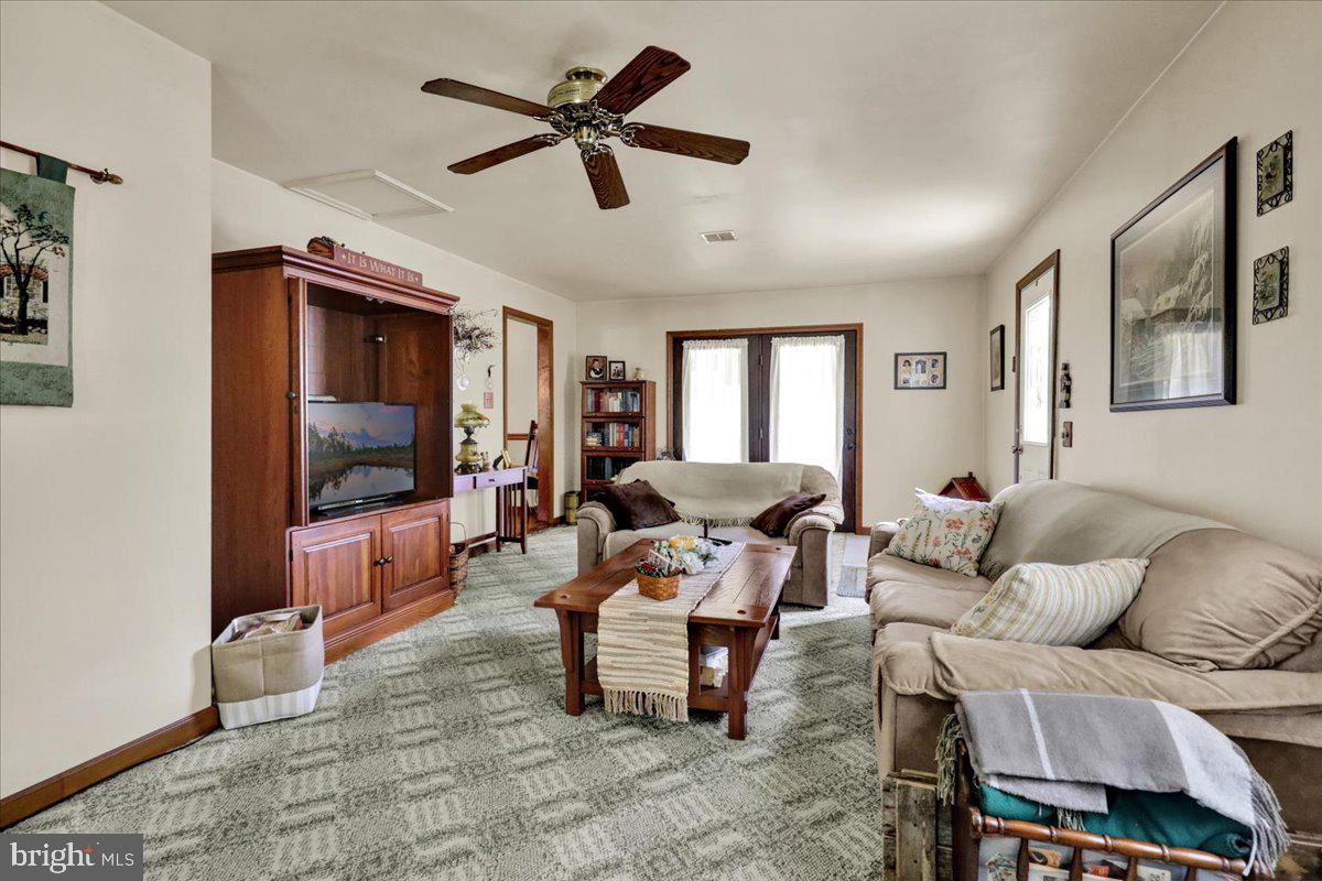 1170 N Manor Rd Property Photo 17