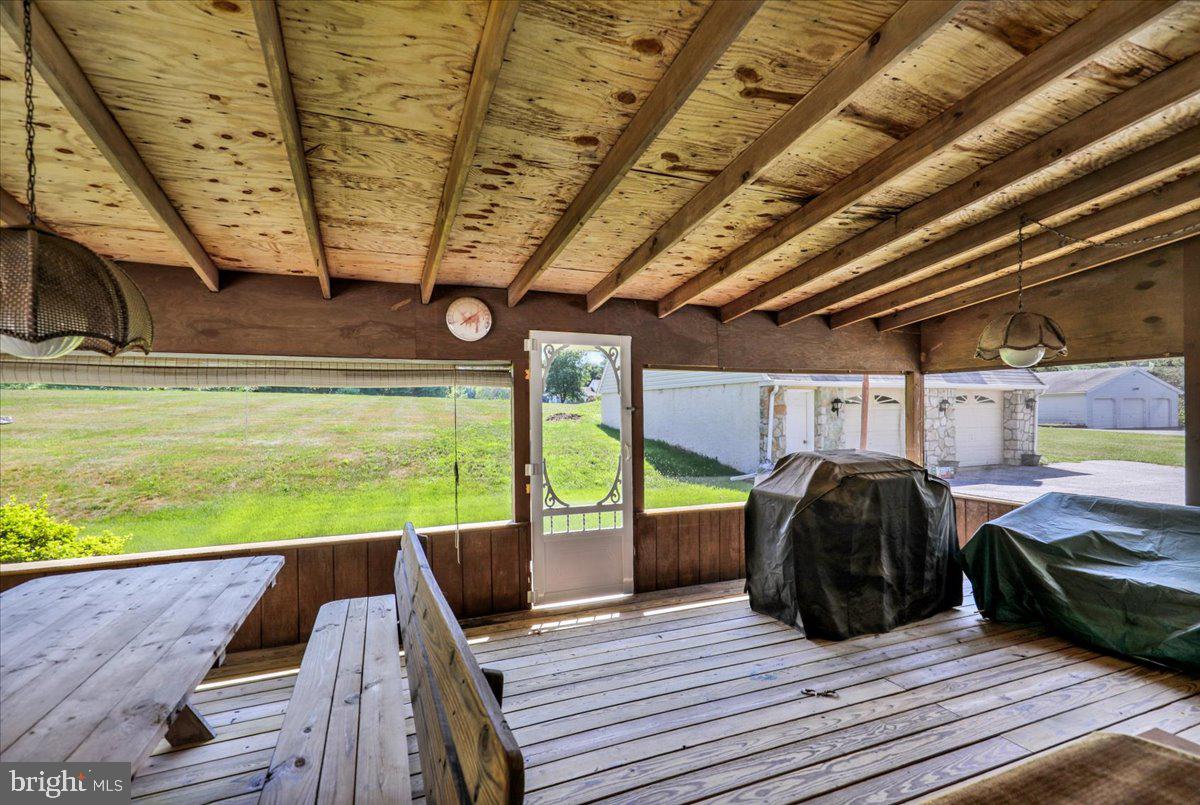 1170 N Manor Rd Property Photo 41