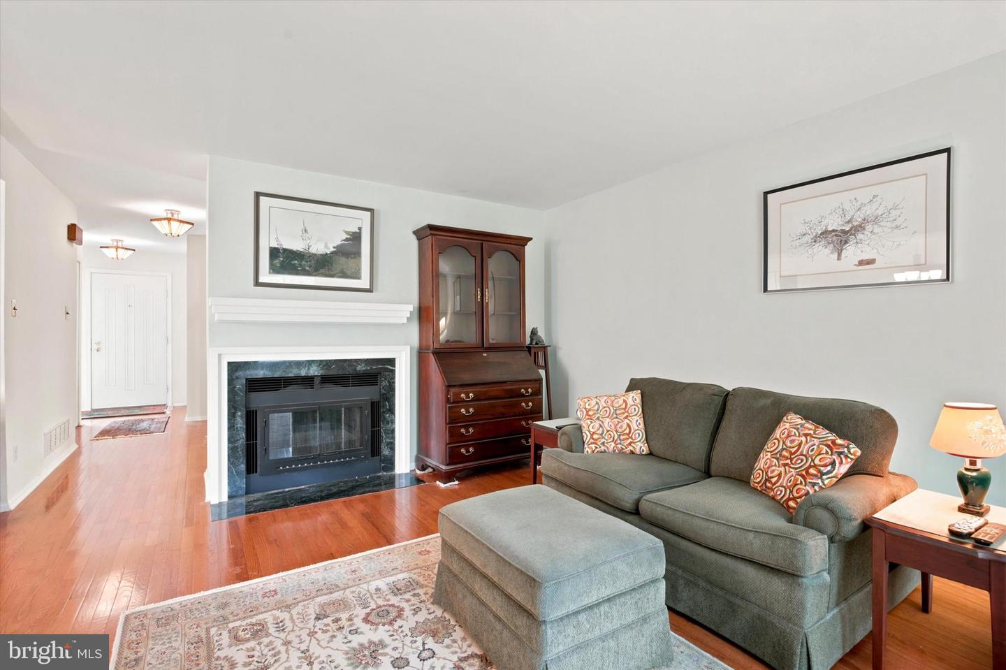303 Hanover Ct Property Photo 5