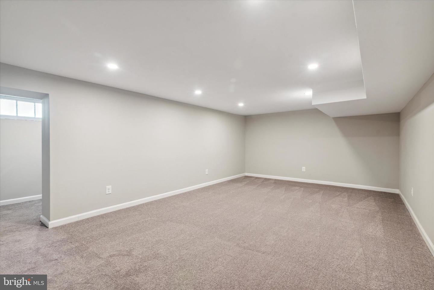 933 Henry Ave Property Photo 37