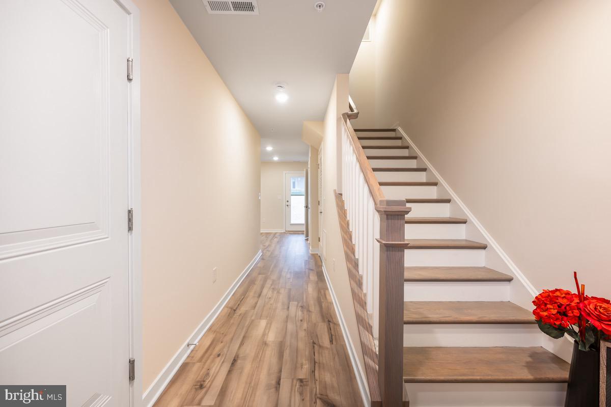 923 Magnolia Ln #rental Property Photo 3