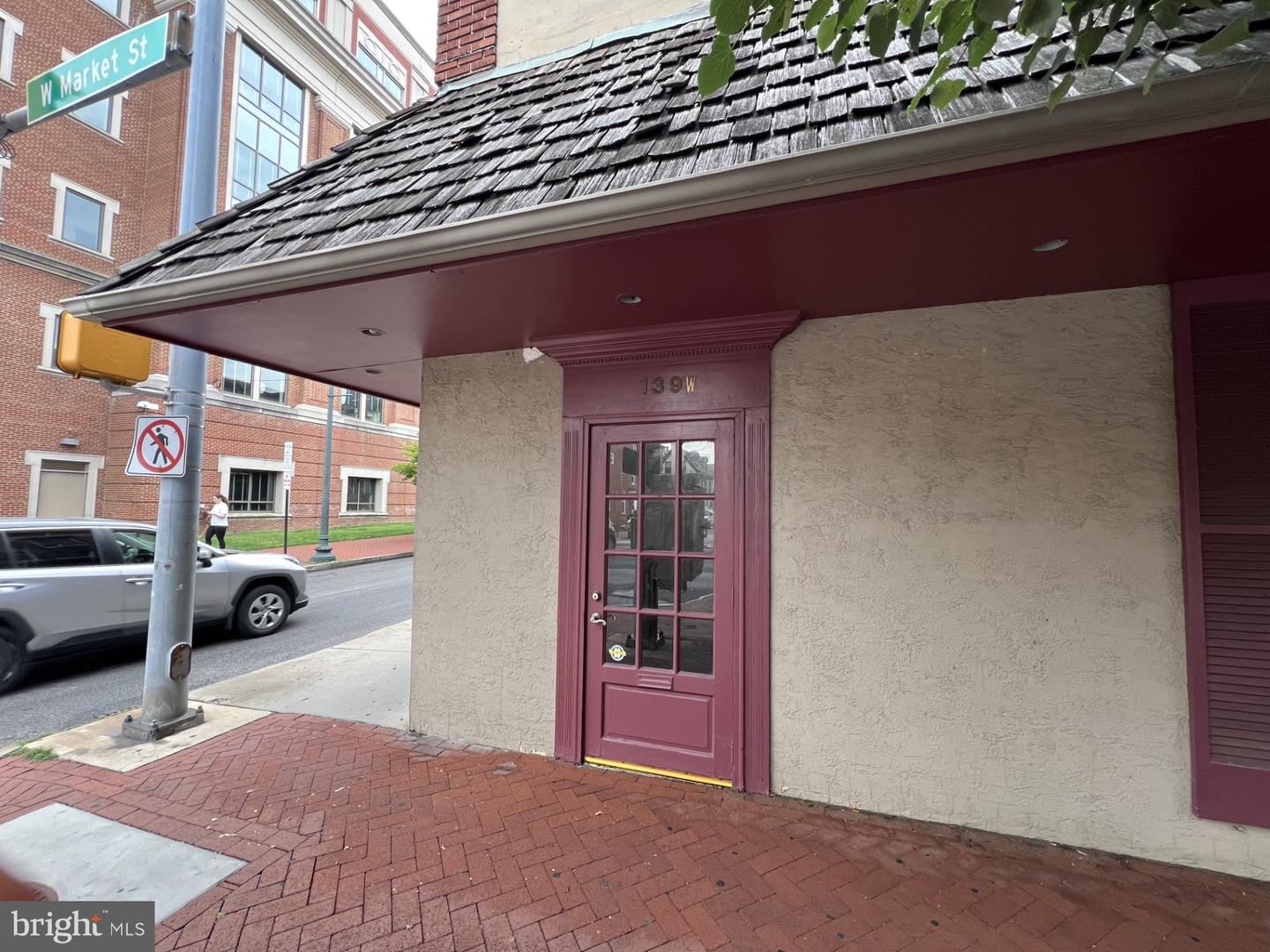 139 W Market St #first Floor Front Property Photo 2