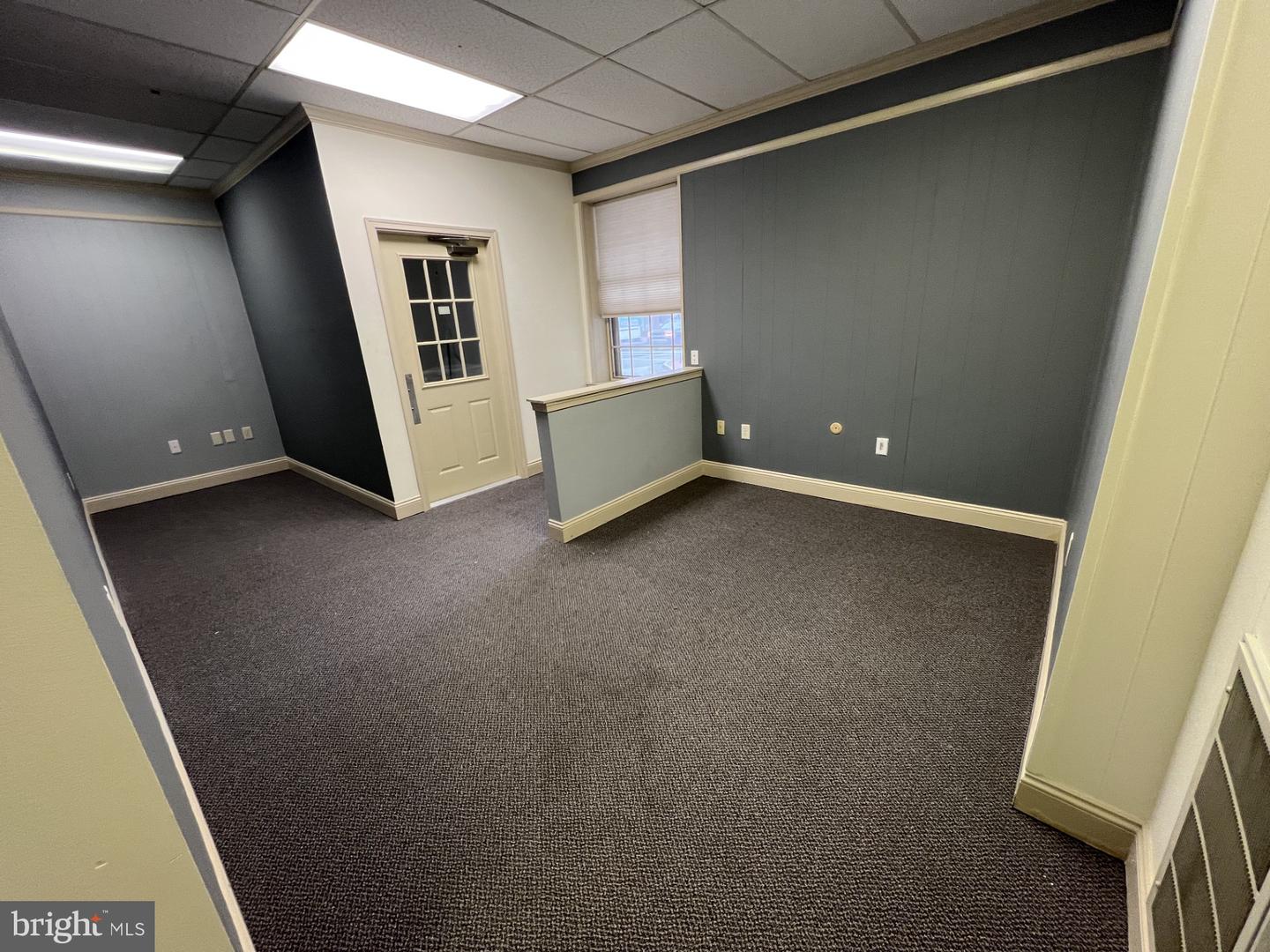 139 W Market St #first Floor Front Property Photo 4