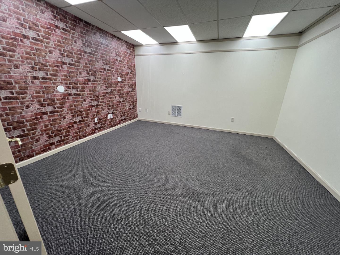 139 W Market St #first Floor Front Property Photo 10